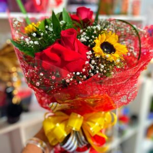 2 rosas importadas e 2 Girassóis